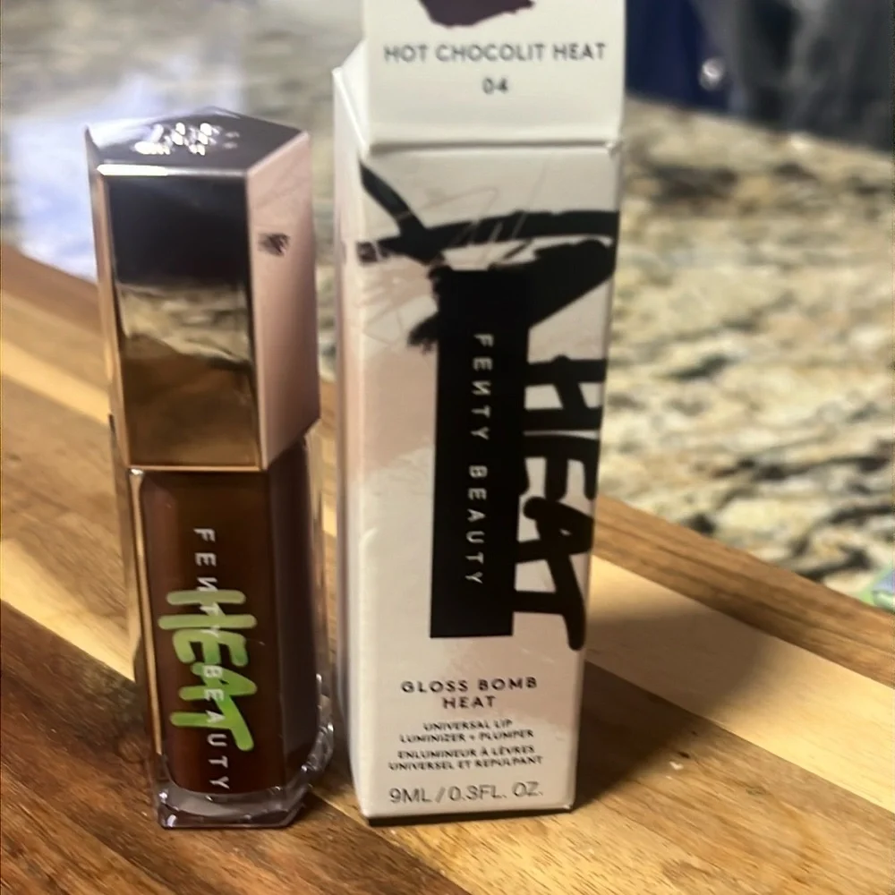 🌙♣️Fenty Hot Chocolit Heat Gloss Bomb